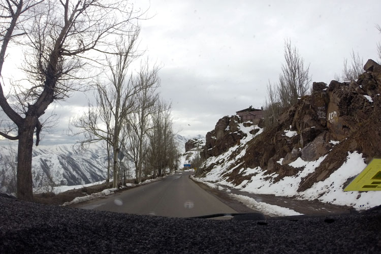 Estrada que leva ao Valle Nevado (Foto: Tati Sisti)