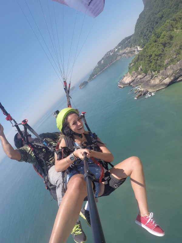 Voo de parapente no Rio de Janeiro (Foto: Tati Sisti)