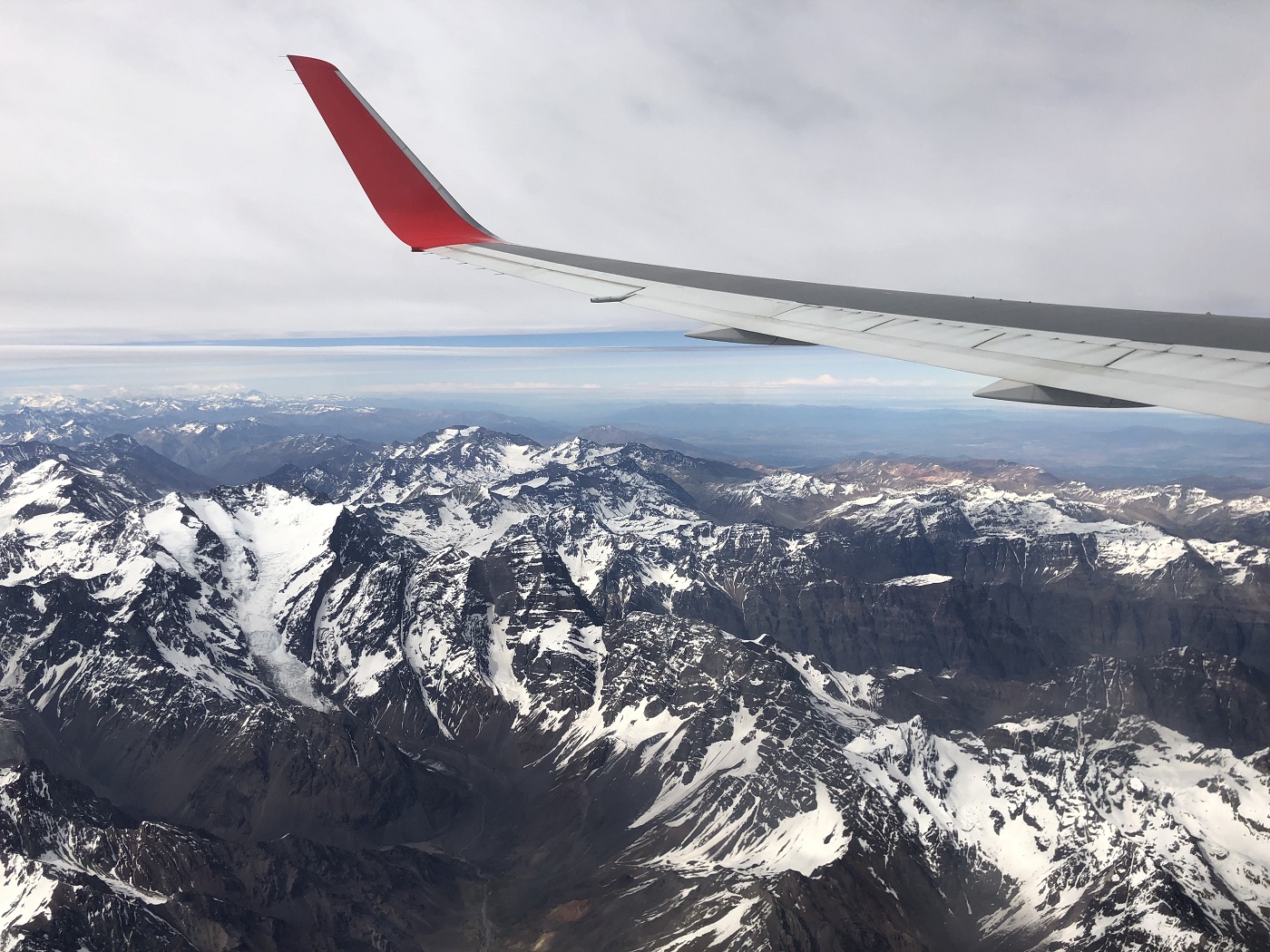 Vista do avião para a Cordilheira dos Andes (Foto: Heidi Moriyama @sobrenomemochileira)