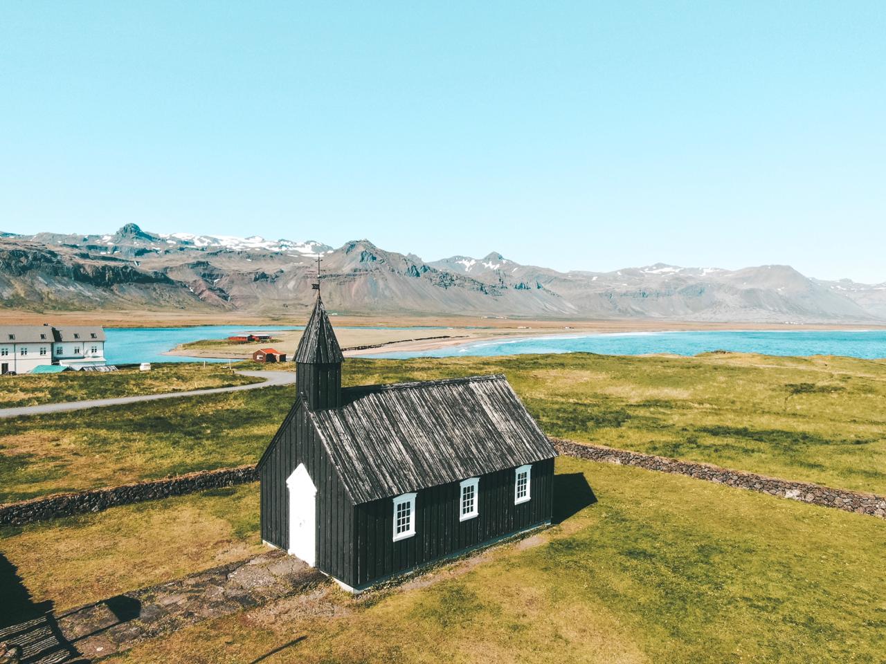 Famos igreja Búðakirkja, na Islândia (Foto: Trip To Follow)