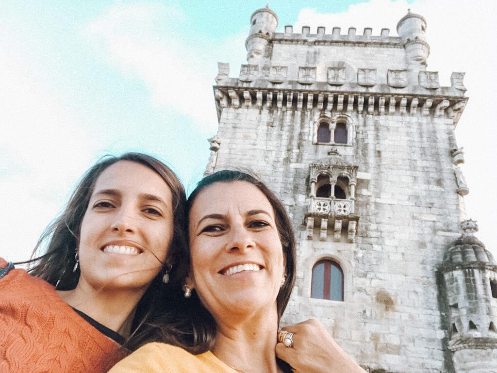 Minha mãe e eu em Lisboa, Portugal (Foto: Trip To Follow)